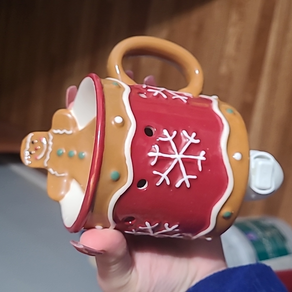 Scentsy gingerbread man Christmas wall plug in warmer